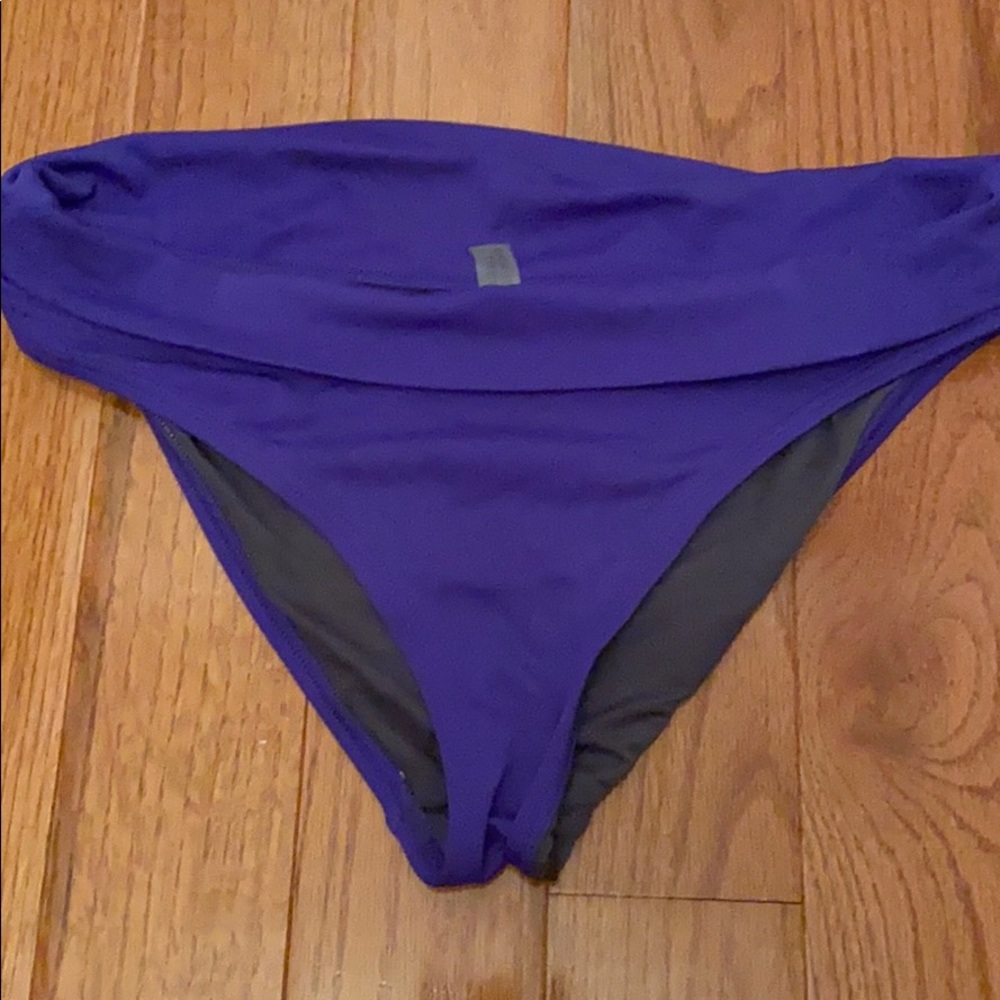 Bikini - Picture 3 of 3